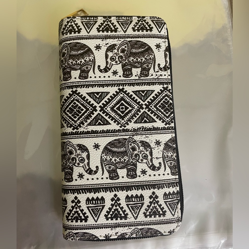 Vinyl Elephant Pattern Wallet - Picture 2 of 7